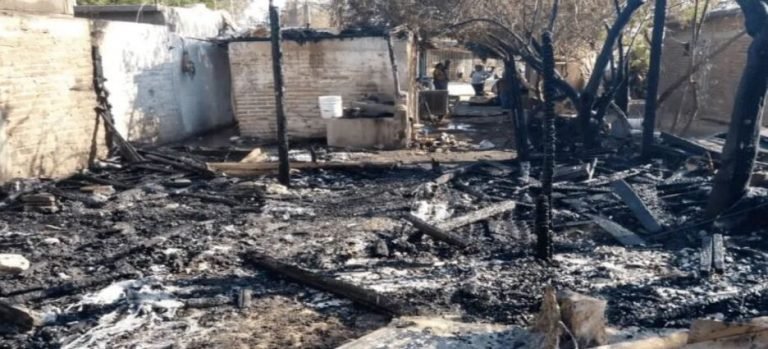 Una casa termina incendiada