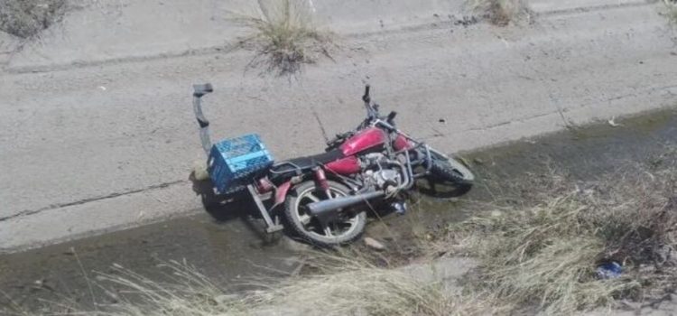 Motociclista pierde la vida en accidente por terracería