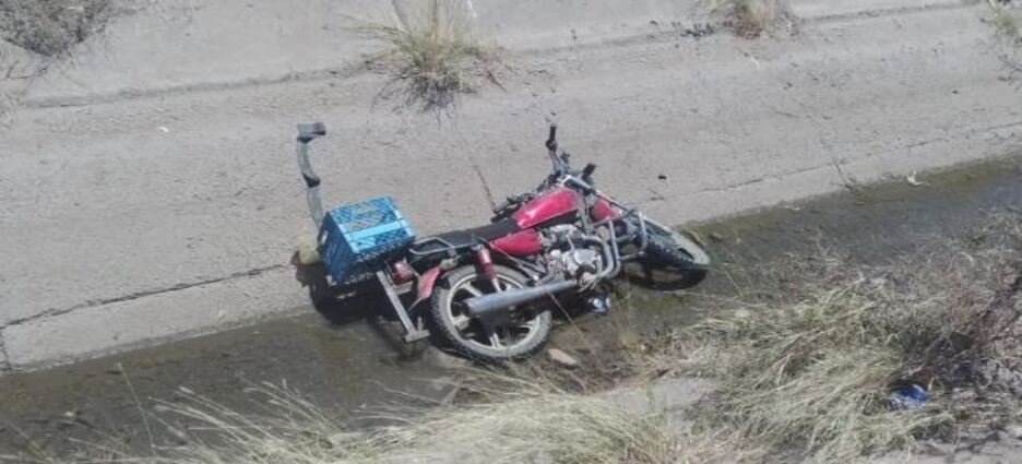 Motociclista pierde la vida en accidente por terracería