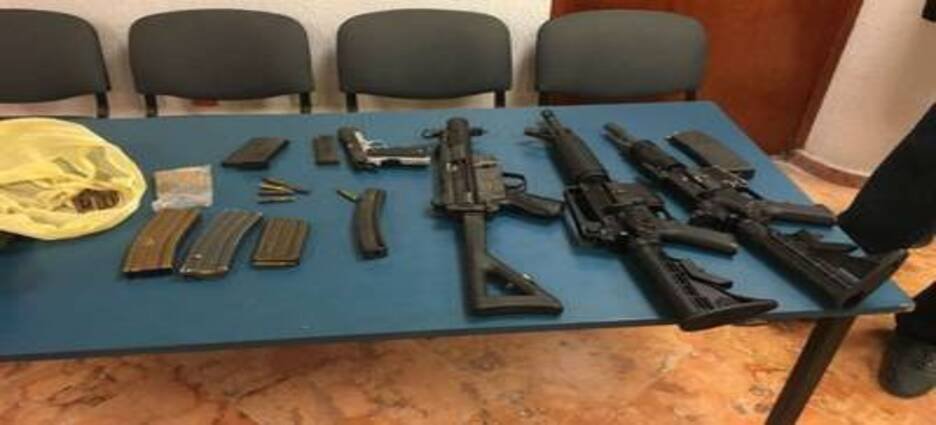 Encuentran armas y municiones en un autobús