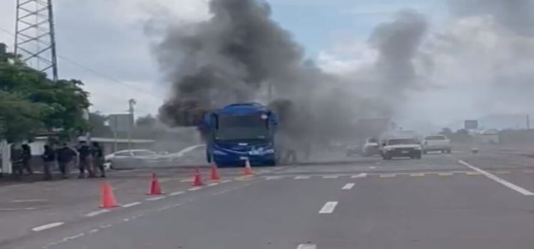 Autobús del Évora se incendia