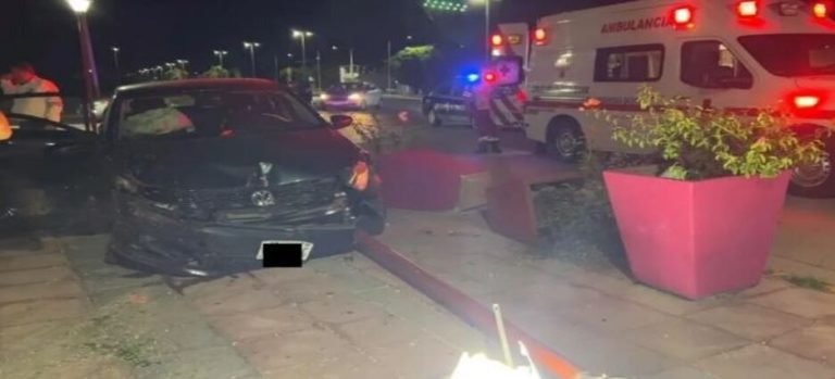 Accidente vial en los bulevares Juan S. Millán y Benito Juárez