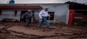 El gobernador visitó a damnificados en Sinaloa