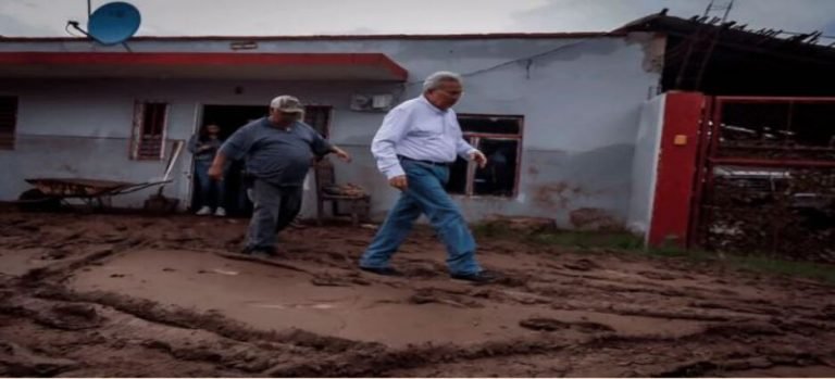 El gobernador visitó a damnificados en Sinaloa