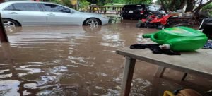 Familias no quieren evacuar pese a desbordamiento del dren La Trinidad