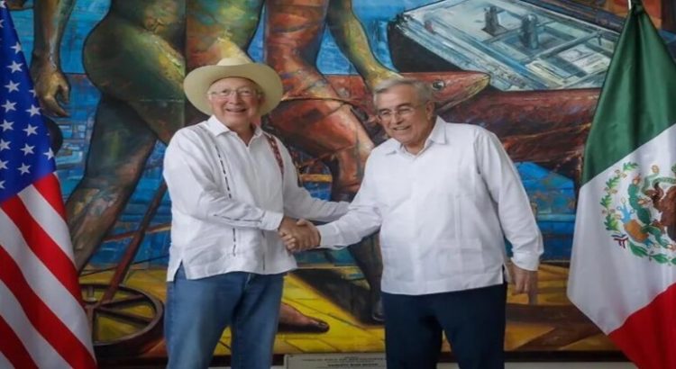 Ken Salazar y Rubén Rocha se reúnen para eliminar alerta de viaje