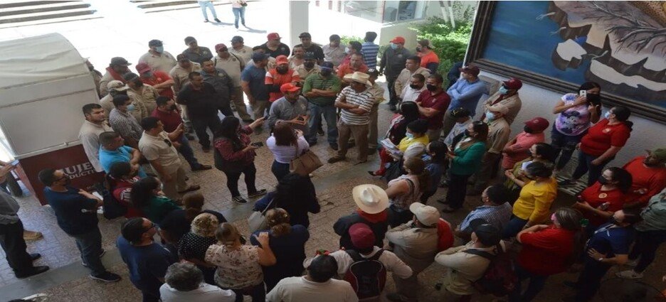 Se manifiestan en el Ayuntamiento de Guasave sindicalizados del Stashag