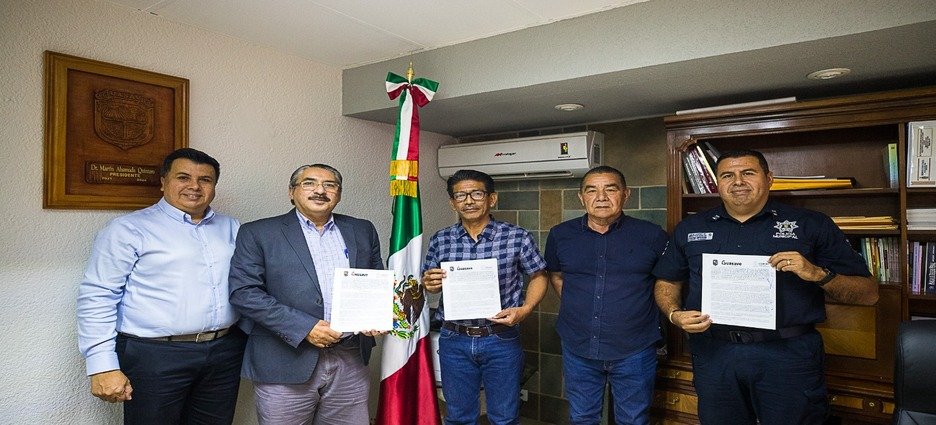 Firman convenio el alcalde y la UNIPOL