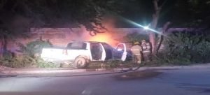 Camioneta termina incendiada luego de un accidente