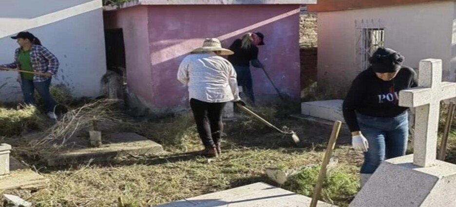 Realizan limpieza en panteones de Guasave