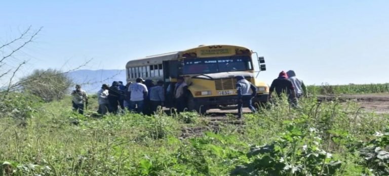 Realizan inspección a transporte de personal de campo