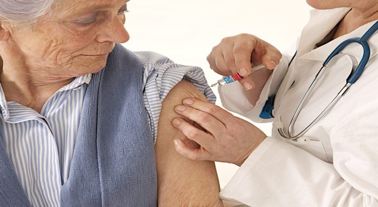 Issste lleva 80% de avance en la vacunación contra la influenza