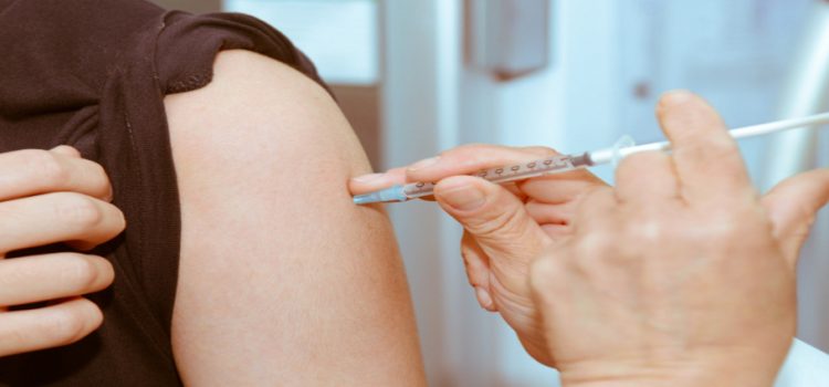 Secretaría de Salud pide vacunarse por posible repunte de enfermedades respiratorias