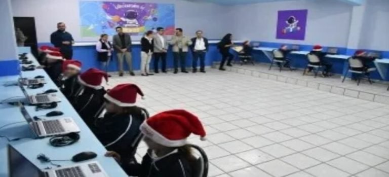 Realizan donación de 15 equipos de computo a escuela primaria
