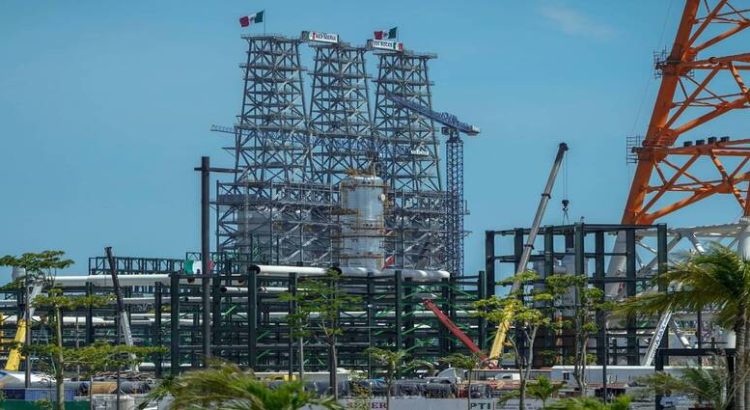AMLO asegura que la refinería Dos Bocas quedará finalizada este 2023