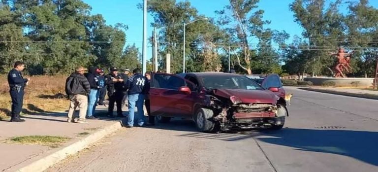 Una mujer termina lesionada tras impactar su camioneta