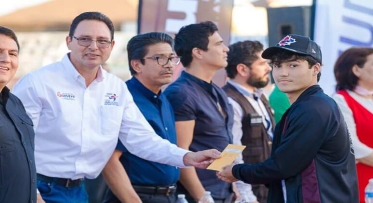 Dan estimulo económico a Medallistas Nacionales de Guasave