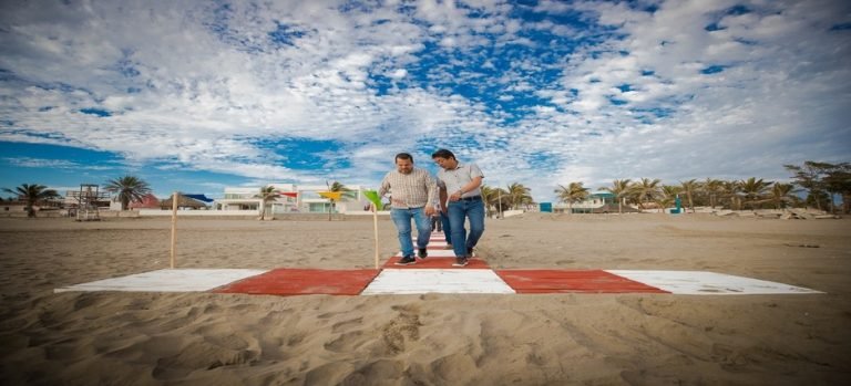 Instalan en Las Glorias dos nuevos andadores incluyentes