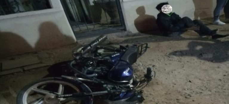 Accidente entre motociclistas deja a un menor lesionado