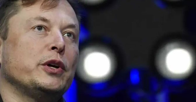 Cambia Elon Musk de parecer