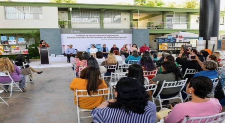 Entregaron equipos a 202 centros de educación especial de Sinaloa