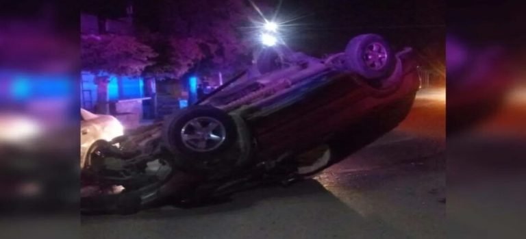 Volcadura en la calzada Raúl Cervantes Ahumada