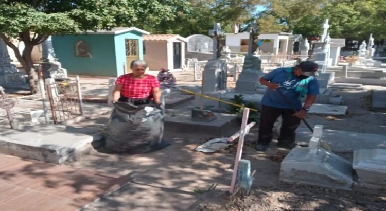 Recolectan 4 toneladas de basura del Panteón Municipal