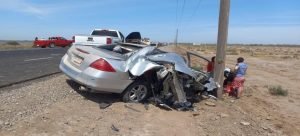 Tres jóvenes sufren aparatoso accidente y logran salvarse