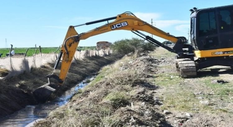 Comienzan con los trabajos de desazolve en los canales y drenes