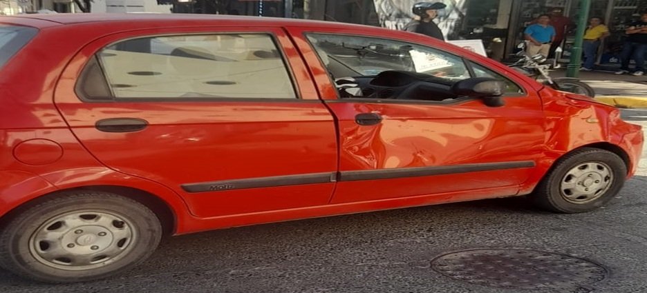 Automóvil arrolló a un motociclista en la colonia Centro