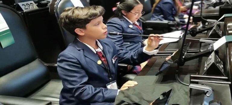 Santiago Urizabel Pérez de Guasave, brilló como diputado del Parlamento Infantil en la CDMX