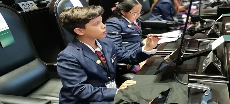 Santiago Urizabel Pérez de Guasave, brilló como diputado del Parlamento Infantil en la CDMX