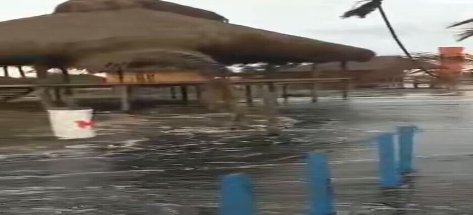 Se inunda el bulevard tiburón en las Glorias y caminos de Boca del Río por el mar de fondo