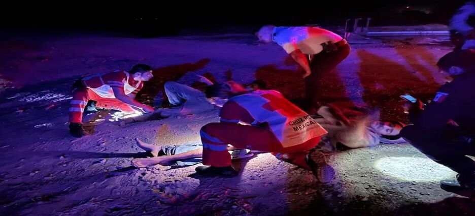 Dos jóvenes fueron atropellados en la Carretera México 15