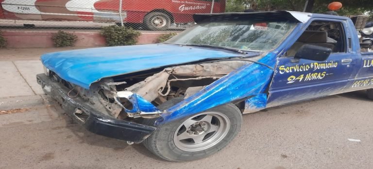 Conductor de camioneta ocasiona accidente vial
