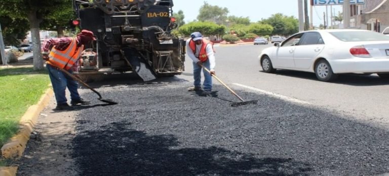 Guasave inició con los trabajos de bacheo en el bulevar Central