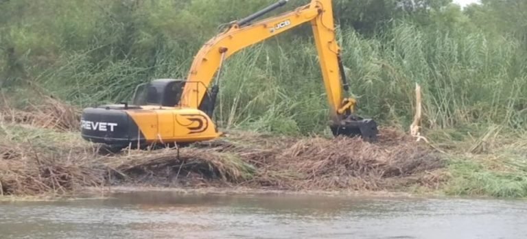 Inician trabajo de limpieza en el río Sinaloa para prevenir inundaciones