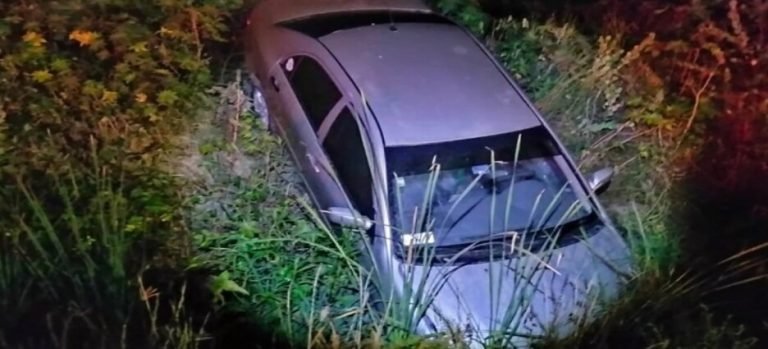 Dos personas resultan lesionadas en una volcadura