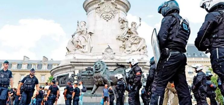 Desafían prohibición a protestar en París