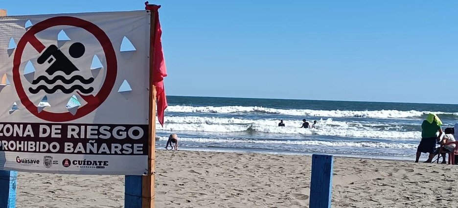 Sin restricción a bañistas en playa Las Glorias pese a altos niveles de enterococos