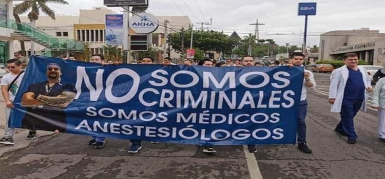 Familiares del anestesiólogo Gustavo Darwin se manifestaron en Guasave