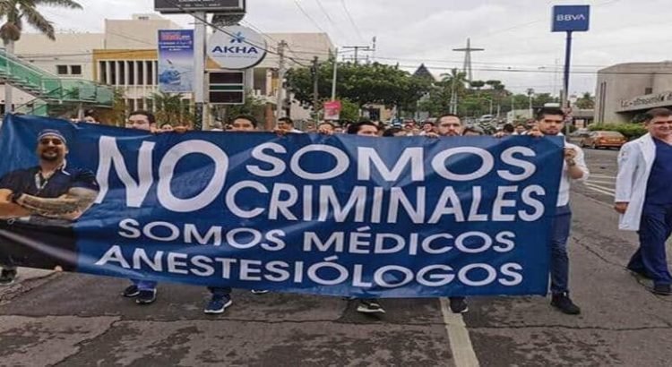 Familiares del anestesiólogo Gustavo Darwin se manifestaron en Guasave