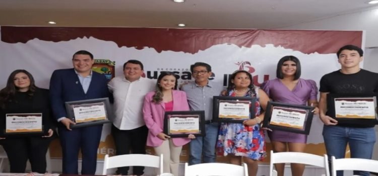 Reconocen a jóvenes destacados de Guasave