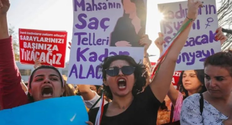 Intenta Irán sofocar protestas feministas