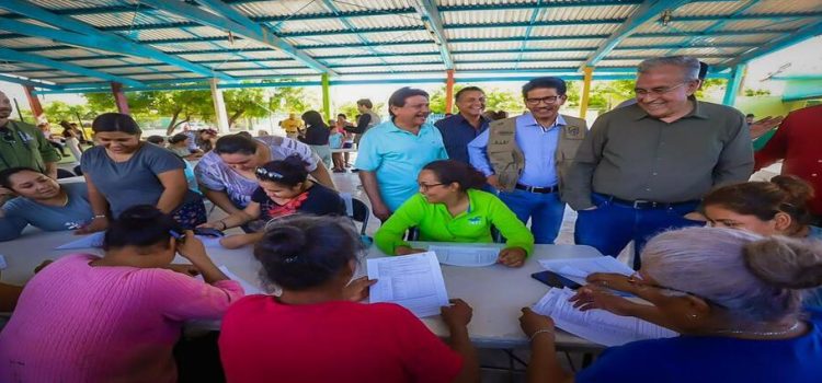 Rubén Rocha y Martín Ahumada visitaron a comunidades afectadas de Guasave