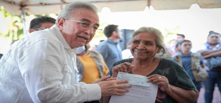 Familias damnificadas de Guasave recibieron apoyos económicos