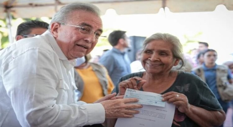 Familias damnificadas de Guasave recibieron apoyos económicos