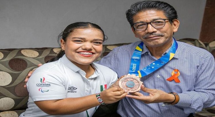 Ahumada Quintero se reunió con la atleta paralímpica Pauleth Mejía