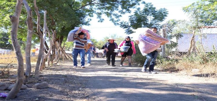 Sebides entregó 3 mil 500 chamarras a comunidades de Sinaloa
