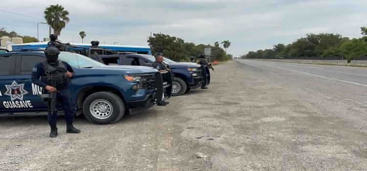 A punta de pistola se llevan camioneta
